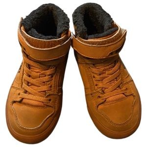 DC boys high tops runners. Size: 11.5 with Velcro straps